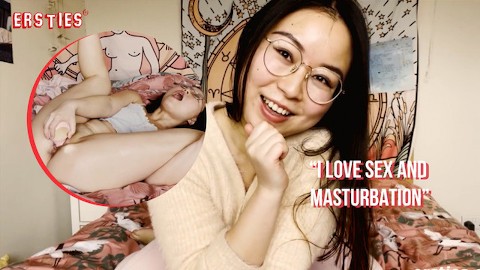 Ersties: Cute fille chinoise était super heureuse de faire une vidéo de masturbation pour nous