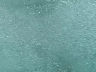 SQUIRTING IN THE POOL