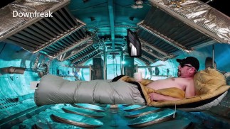 Fleshlight Launch Блестящая пуховая сумка Мастурбация без помощи рук.