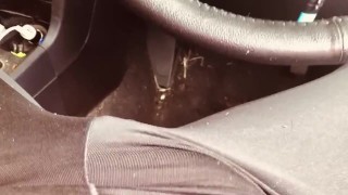 Ierse milf vingert zichzelf in riskante openbare auto masturbatie !! ☘️🇮🇪☘️