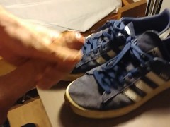 Video My gf's hot best friend stayed over, so i consecrated her blue Adidas sneakers