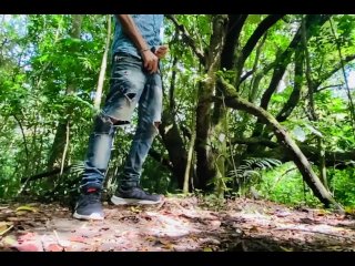 Pee in Nature - Slow Motion