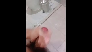 เงี่ยน...ชักว่าวในห้องน้ำโรงแรมชื่อดัง Handjob Thai