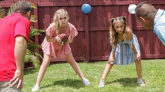 DaughterSwap - Entzückende Mädchen Macy Meadows & Krissy Knight tauschen Stiefväter und spritzen auf ihre Schwänze