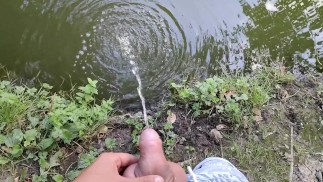 Long pissing to the water makes water bubbly - bubbly piss