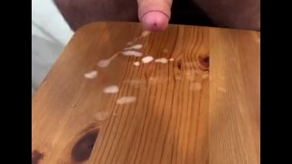 Кончил вместе с черной чернокожей девушкой в прямом эфире. За работой в цехе биглоу