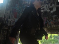 Кончил на язык на заброшке, рядом ходил человек - Screenshot 4 of 16 - Pov