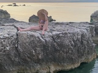 Masturbating at sunset 🌇🌴