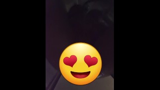 荡妇在淋浴时清洗她的阴户和大奶子
