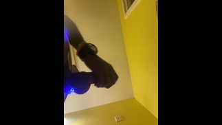 来吧，让我今天早上把我的主人恶霸倒在你的燕麦片碗里