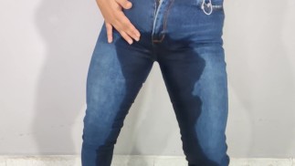 horny latina pees in her pants while dancing thinking about the president - SofiLovee