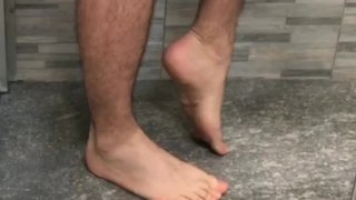 Duschen.  Zeit für mich.  Männer Fuß Fuß Fetisch Massage entspannen