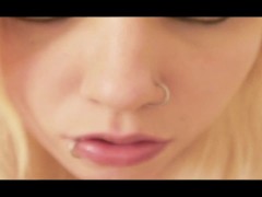 Get Close And Personal With Satine - Screenshot 7 of 16 - Solo