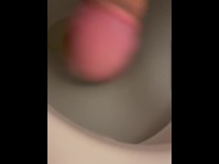 【オトコノコのおしっこ】朝イチの我慢汁が混じって糸引くおしっこ - Screenshot 16 of 16 - Peeing