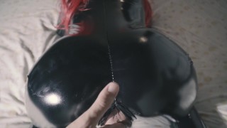 라텍스 섹시한중년여성 원 손가락 오르가즘 서 뒤에 실시 아마추어 오르가즘 4K