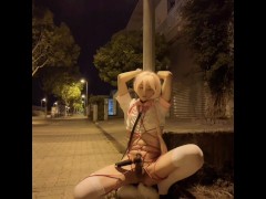 伪娘街头露出被拷在路灯绑着震动棒~ - Screenshot 16 of 16 - Sissy