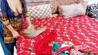 XXX Desi Maid mostrando tetas y seduciendo a su jefe Into sexo claro hindi audio hablar sucio