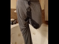 Wetting - Screenshot 3 of 16 - Pissing