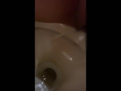 実は限界までおしっ○を我慢すると興奮する変態です