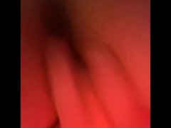 I fingure myself so hard from the back my shakes wen im cumming