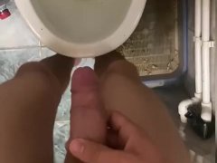 Парень писает и текёт - Screenshot 3 of 16 - 18