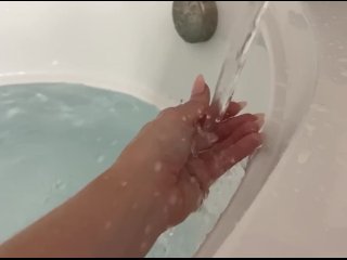 Secretly watching me bathe