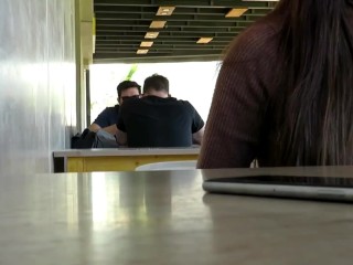 Reto de quitarme la tanga en un bar