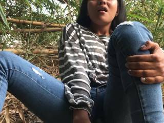 Me_caliento en el bosque y uso mi Domi, mientras_fumo