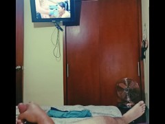 Me masturbo mientras veo porno caliente de colombia