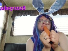 Slutty Bunny Face Fucks Carrot