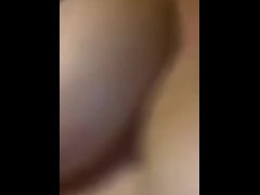 MES GROS SEINS PRENNENT TROP DE PLACE DANS LA BAIGNOIRE 