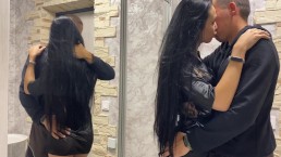 salope chaude a décidé de séduire son demi-frère pendant que son mari était absent