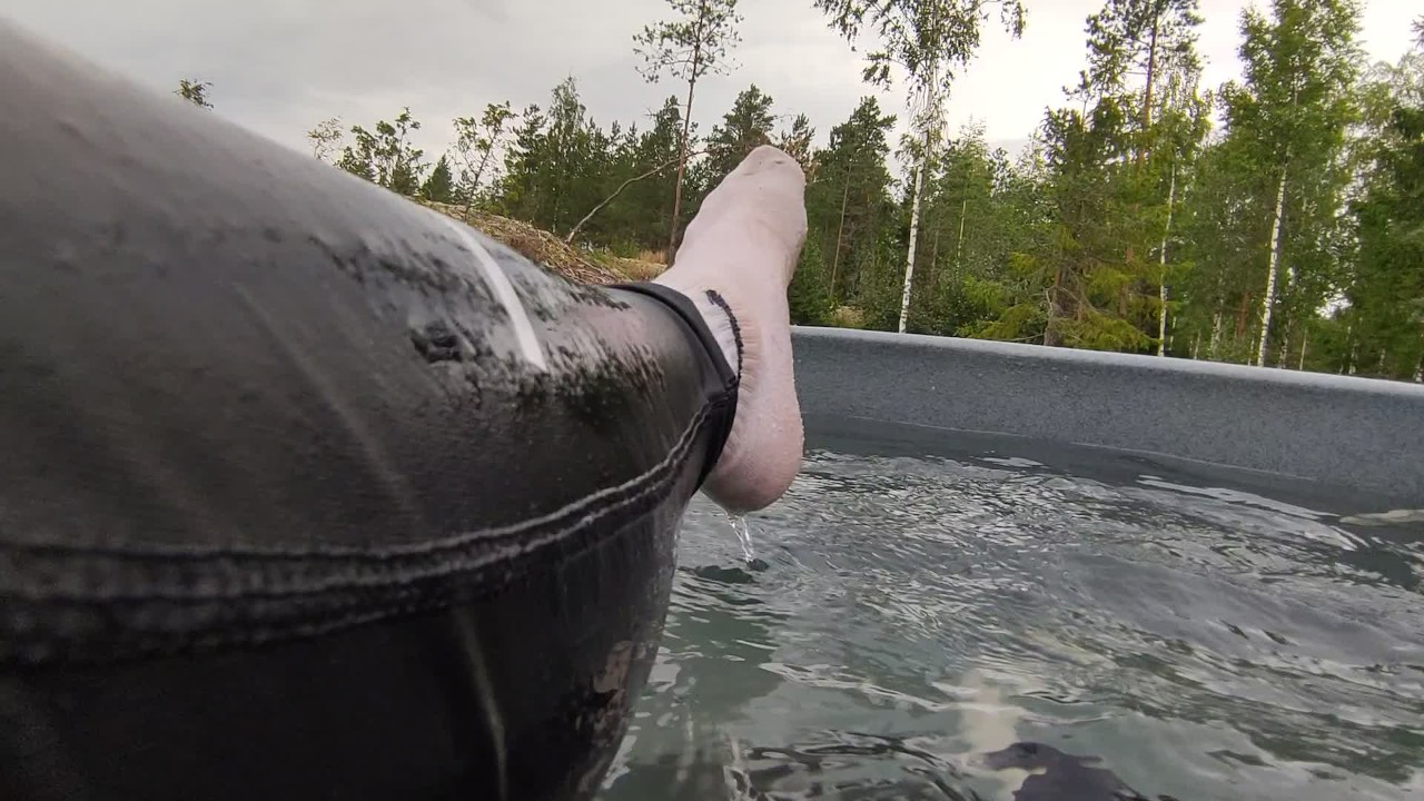 POV Sportliche Teenager-Schwimmen 😏😘 mit Wetlook Nike Pro Yogahose und  schmutzigen weißen Socken