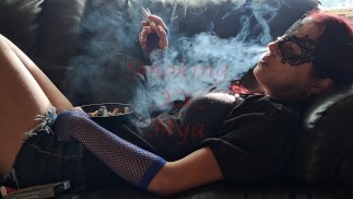 Несколько сигарет и много дыма 💋🔥 Смотрите полное видео на моем OF 💦