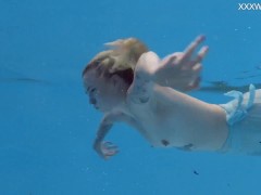 Finnish blonde tattooed pornstar Mimi underwater