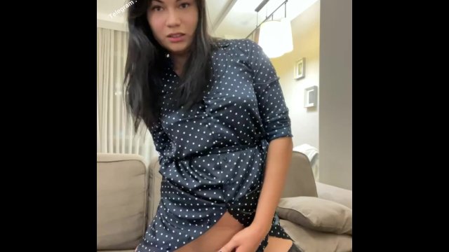 Русский транс трахает себя дилдом ( часть 2 ) 