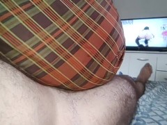 Video I left the bastard in the mood to ejaculate while I jump hard my pussy covered with the mini skirt