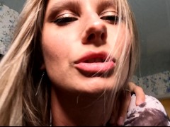 СОСЕДКА УЗНАЛА ТАЙНУ МУЖА И ИЗМЕНИЛА ЕМУ СО МНОЙ - Screenshot 10 of 16 - Sucking