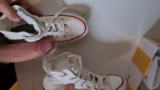 Buying and unboxing old Converse