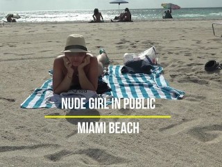 Nude Girl Público Caminhando Na Praia | Miami, Flórida