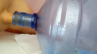 Fetter Schwanz 23/6 fickt gierig Bootle und stopft es mit Sperma😯🤤😜