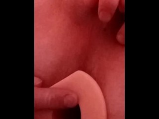 Анальная мастурбация мужчина трахает фаллоимитатор