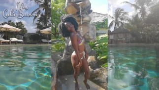 Сексуальное черное дерево, душ бикини у бассейна!