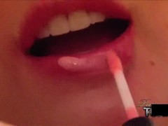 BBW babe with big juicy red lip is teasing you with a mirror in this fetish lips video