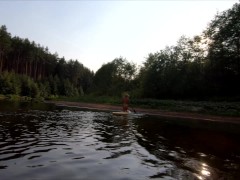 Голая прогулка на сапе по лесной реке - Screenshot 11 of 16 - Nude