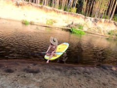 Голая прогулка на сапе по лесной реке