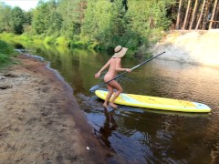 Голая прогулка на сапе по лесной реке - Screenshot 13 of 16 - Naked Girls
