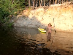 Голая прогулка на сапе по лесной реке - Screenshot 4 of 16 - Exhibitionist Wife