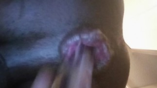 DL bi freak берет стеклянный фаллоимитатор глубоко в задницу