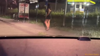 Stopt Voor Een Prostituee Op Straat En Neukt Haar Op De Escort Parkeerplaats